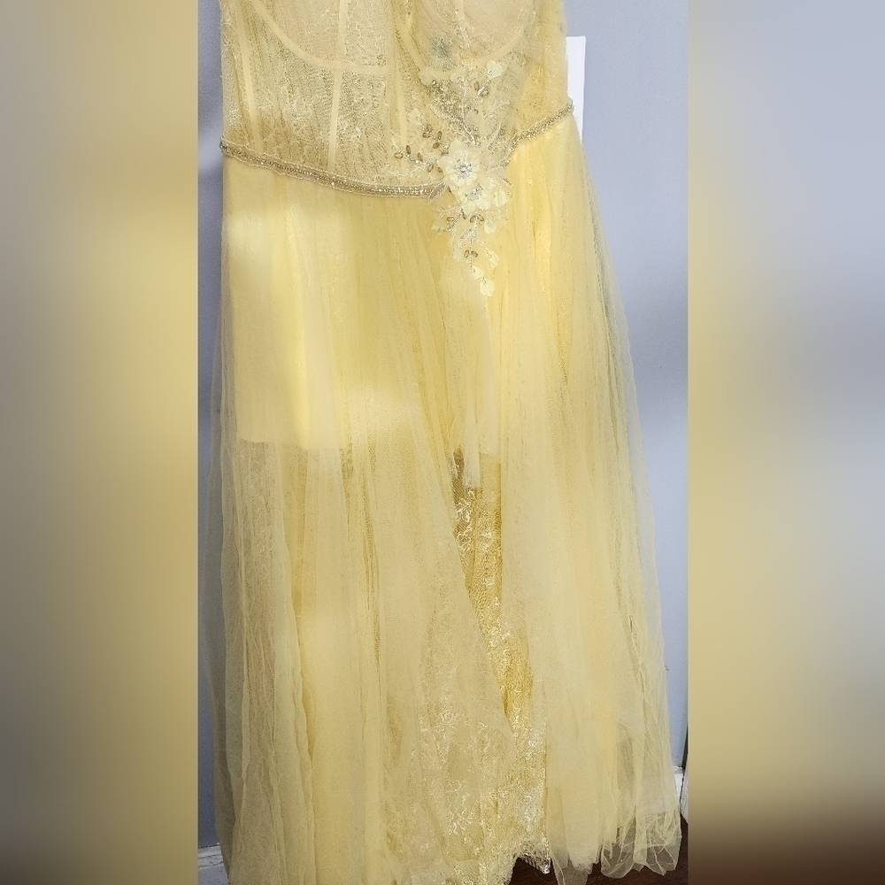 Mac Duggal NWT Lemon EMBELLISHED TULLE ONE SHOULDER HIGH LOW GOWN size 18 - Picture 5 of 16